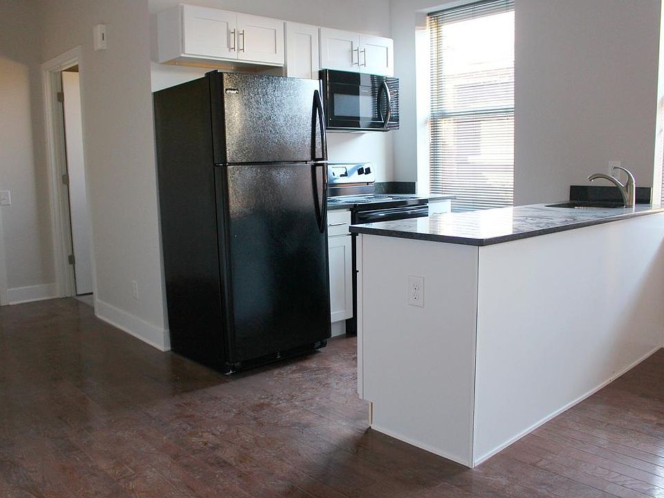 2nd image of 226 E Hanover St #D