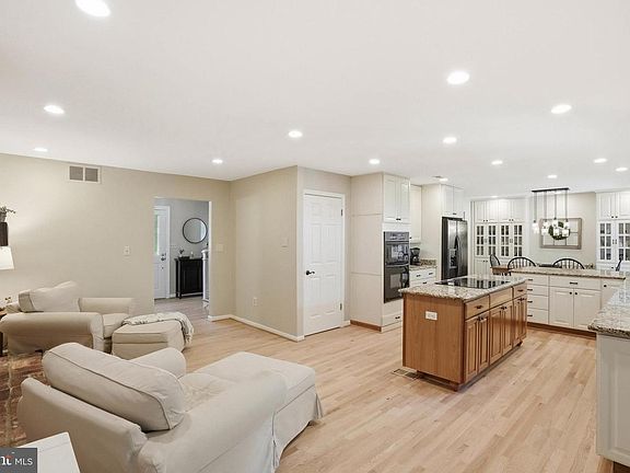 5th image of 602 Bay Hills Dr