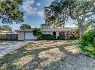 1461 Robinson Dr N, Saint Petersburg, FL 33710