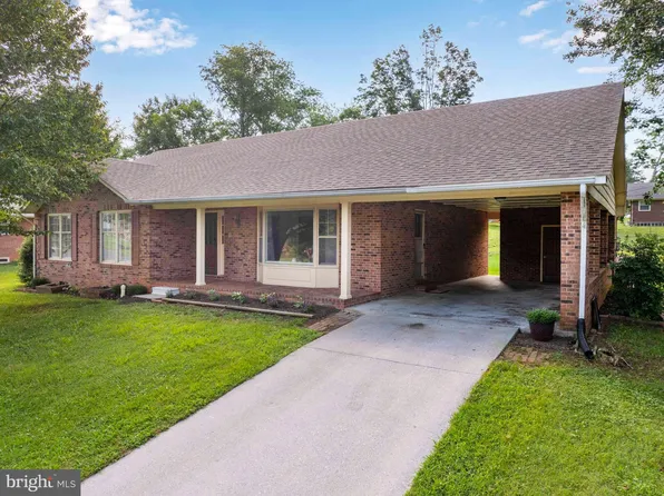 1005 Horseshoe Dr, Front Royal, VA 22630