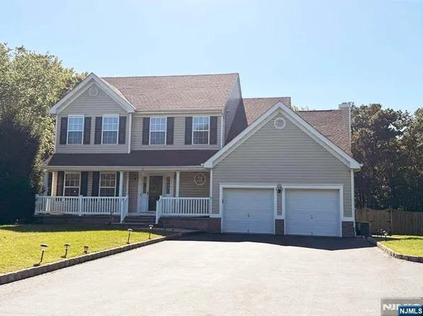 30 Goldfinch Rd, Jackson, NJ 08527