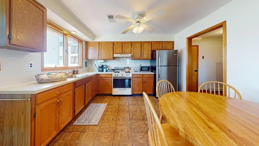 2 bed, 1100 sqft, $1,500 — Photo 4