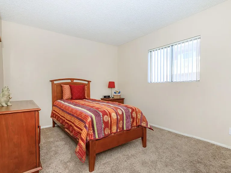 Sunset View Apartments — Photo 44