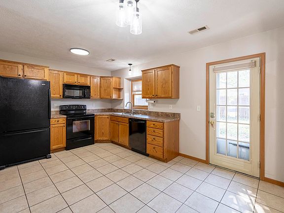 4th image of 216 Brookvalley Dr