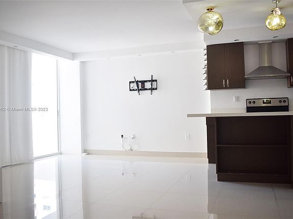 4th image of 401 Ocean Dr APT 307