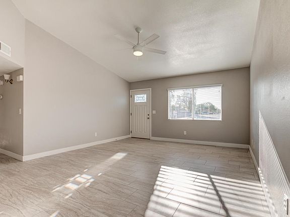 3010 N Arrowhead Dr-11