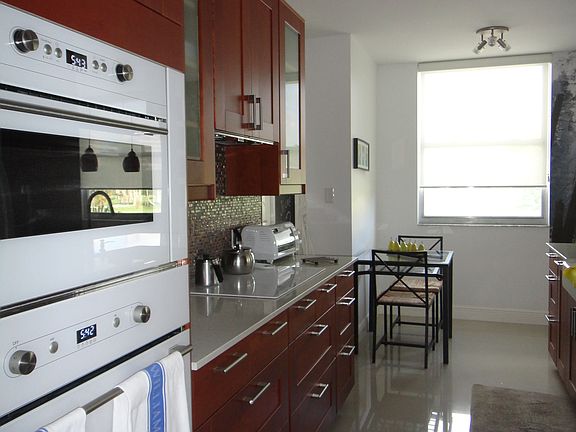 3rd image of 4330 Hillcrest Dr APT 219