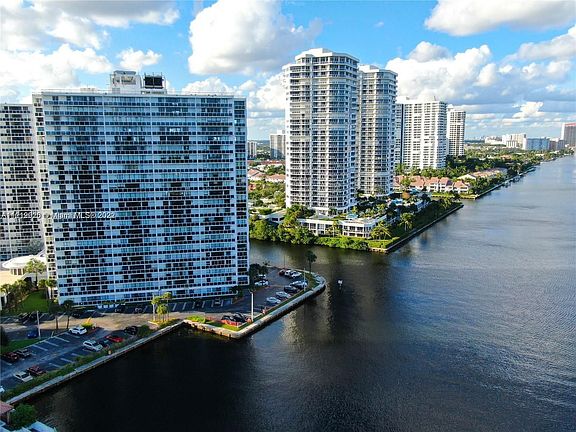 4th image of 20515 E Country Club Dr APT 1043