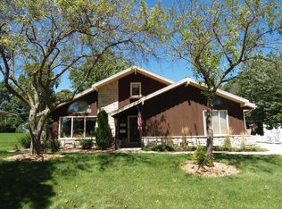 2030 W Henry Ave, Milwaukee, WI 53221