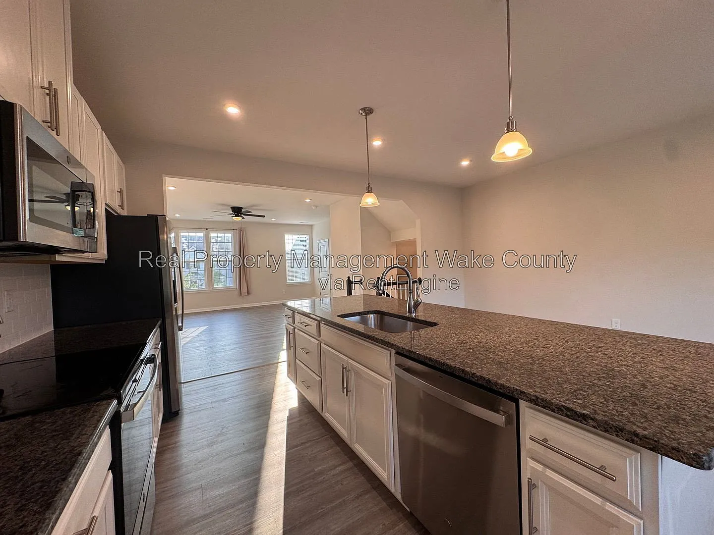 3 bed, 2.5 bath, 2260 sqft, $2,050 — Photo 2