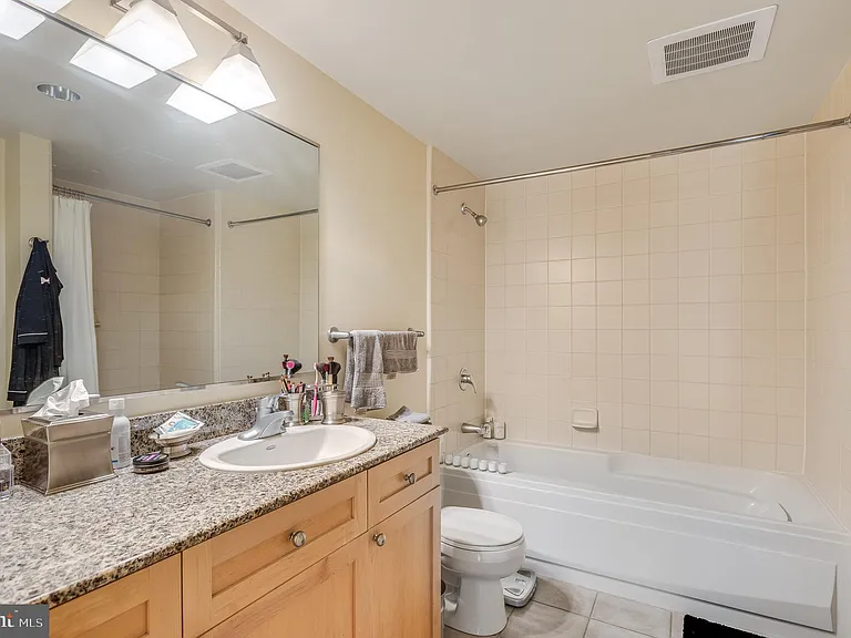 777 7th St NW #1110 — Photo 29