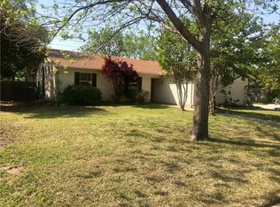 5702 Crestwood Cir E, North Richland Hills, TX 76180