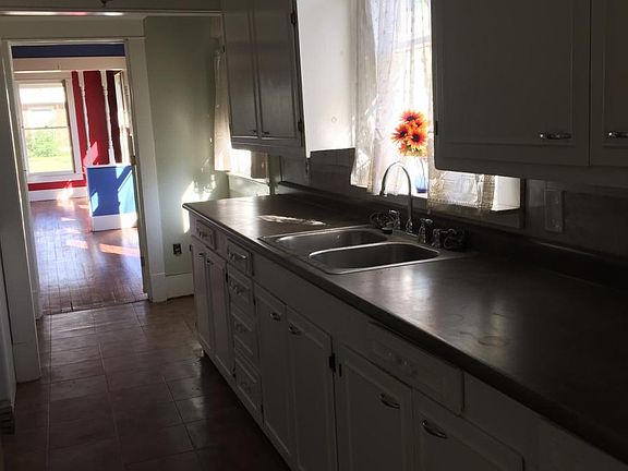 2nd image of 1516 Avenue C