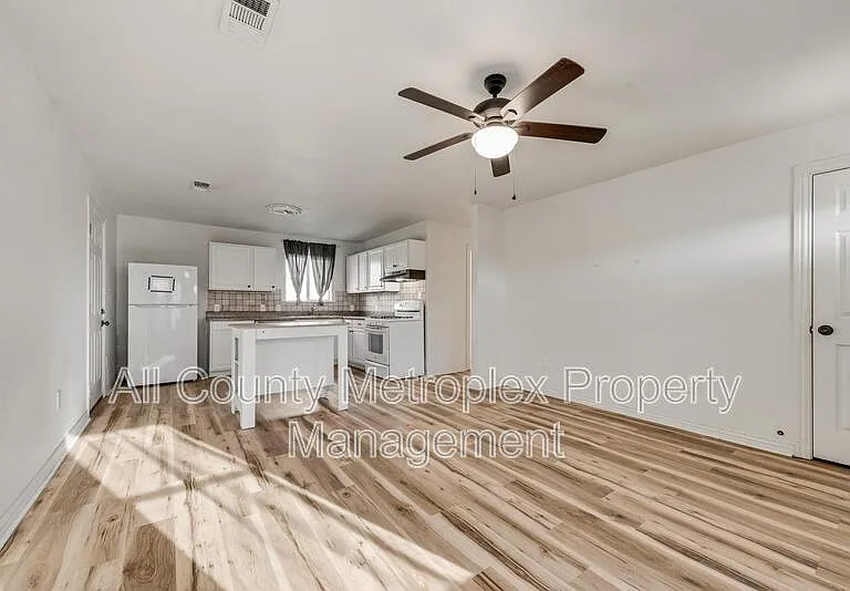 1303 S Medora St #4 — Photo 3