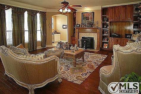 5th image of 561 Hidden Lake Dr