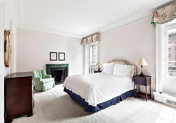 Sold by Warburg | media 4