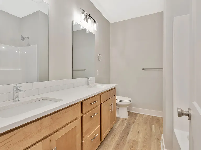 1102 SE 10th Ter — Photo 11