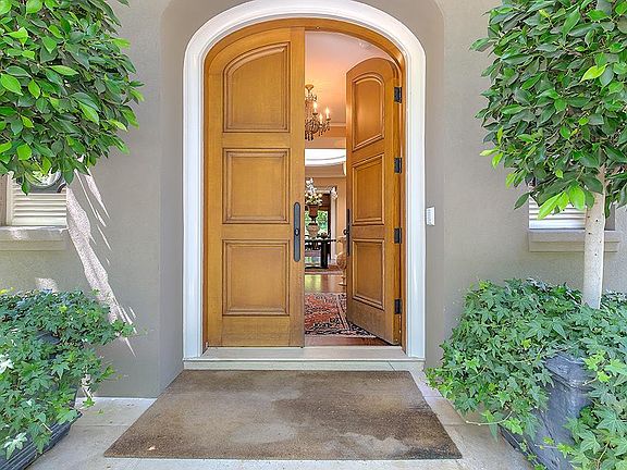 4th image of 711 Eucalyptus Ave