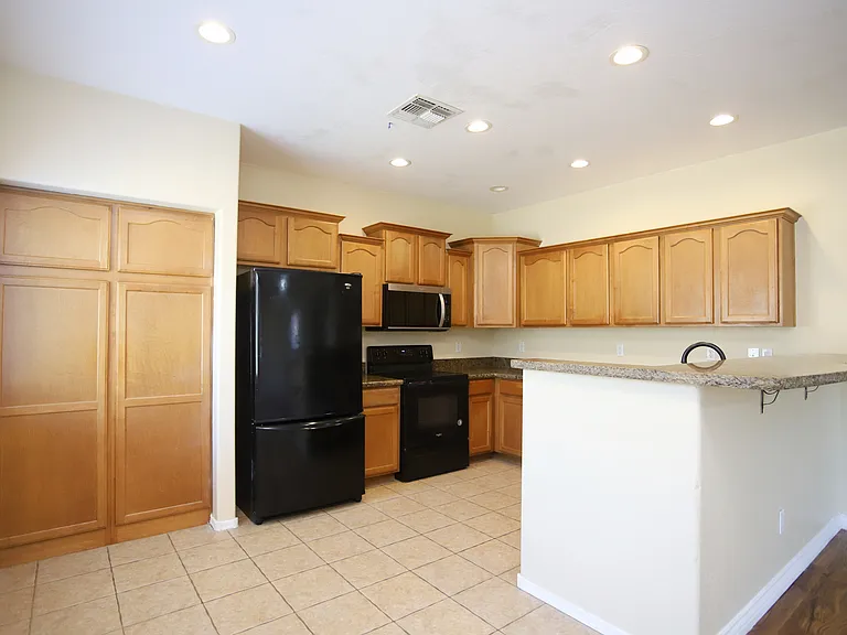 512 E Rainbow Dr — Photo 14