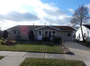319 Stratford Cir, Streamwood, IL