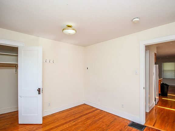 5th image of 1410 Anthony St APT A