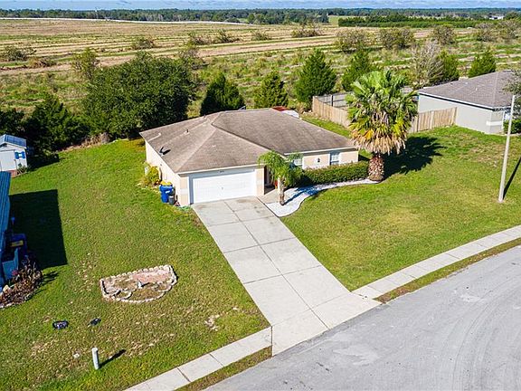 4th image of 4070 Lake Bluff Dr