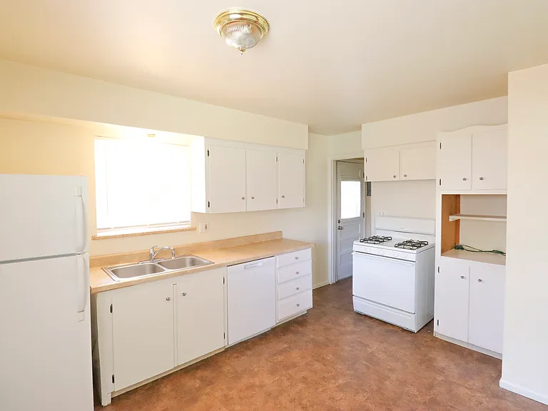 608 Cowan St — Photo 1