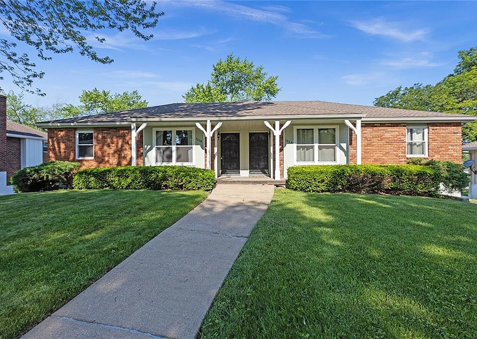 1st image of 320 SE Melody Ln