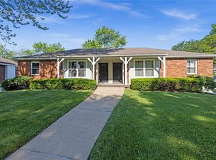 320 SE Melody Ln, Lees Summit, MO 64063