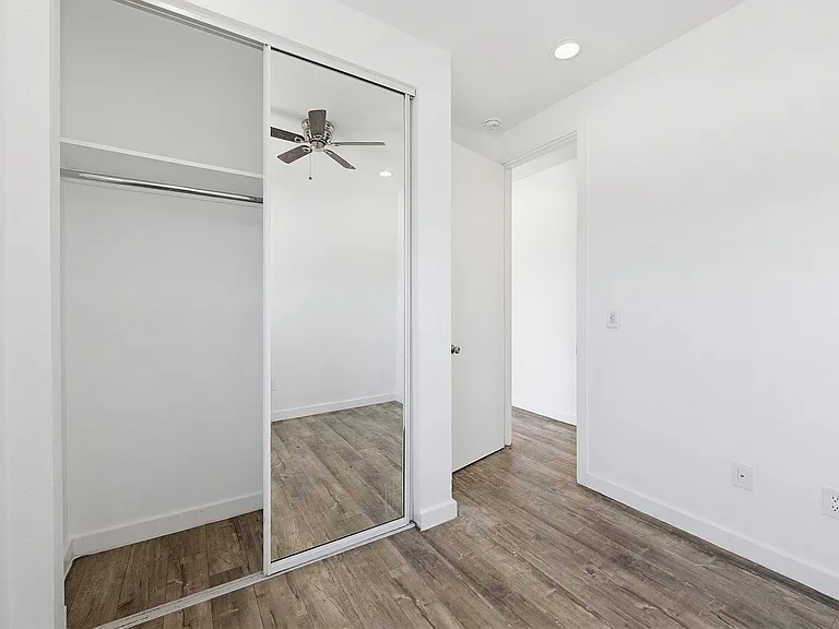 1050 W 57th St — Photo 25