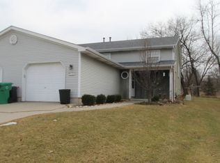 973 Pleasant St, Woodstock, IL 60098