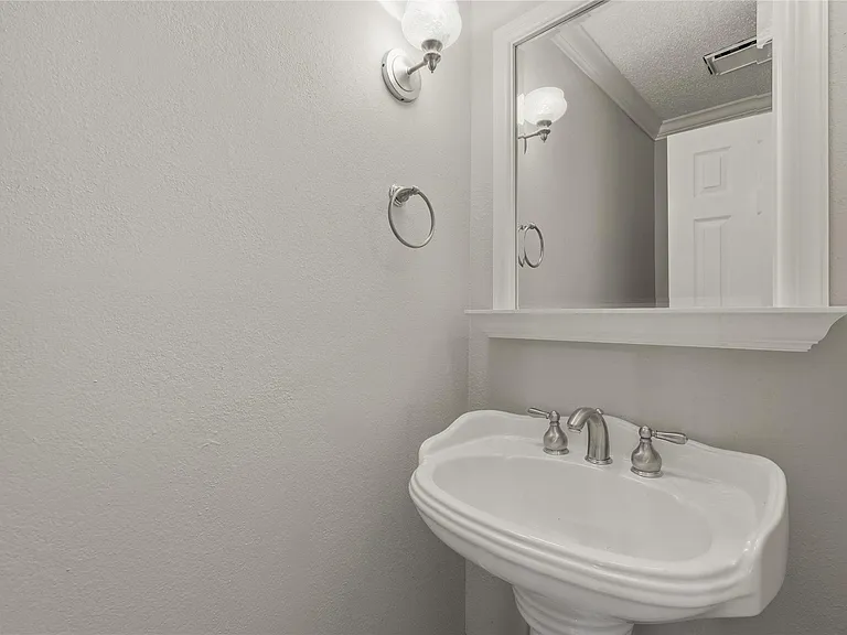 11604 Buttonwood Dr — Photo 24