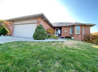 4911 Eagle Ridge Rd, Lincoln, NE 68516