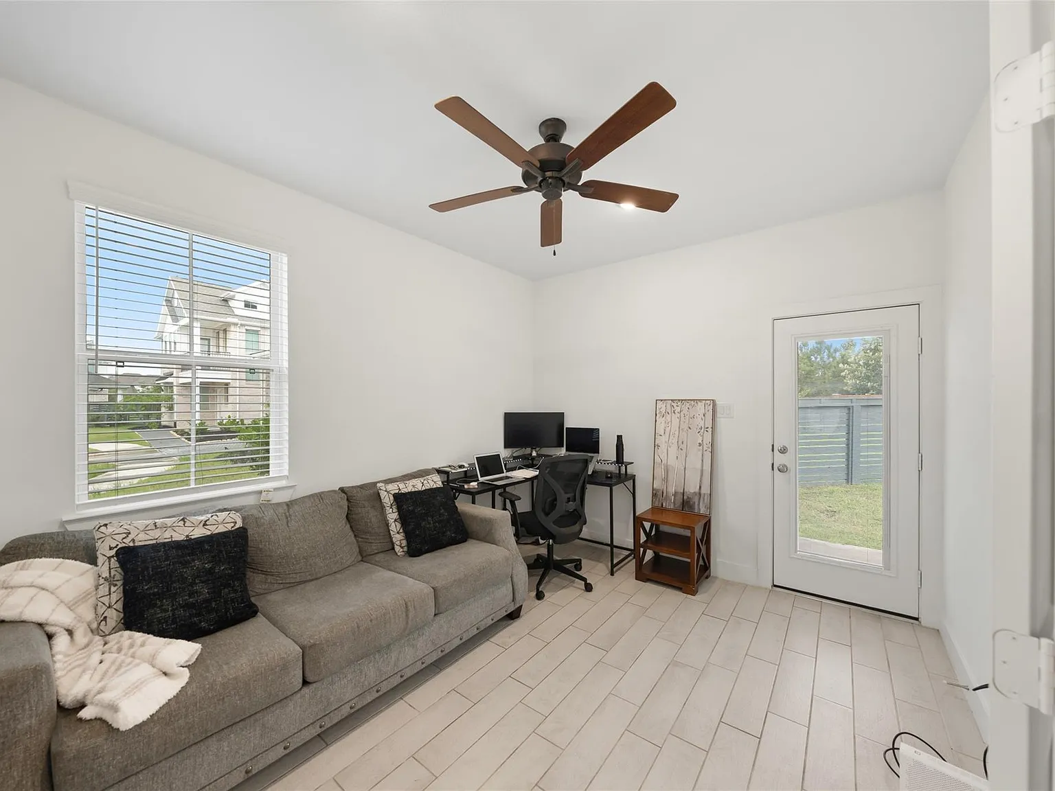 3 bed, 2.0 bath, 1575 sqft, $2,550 — Photo 3