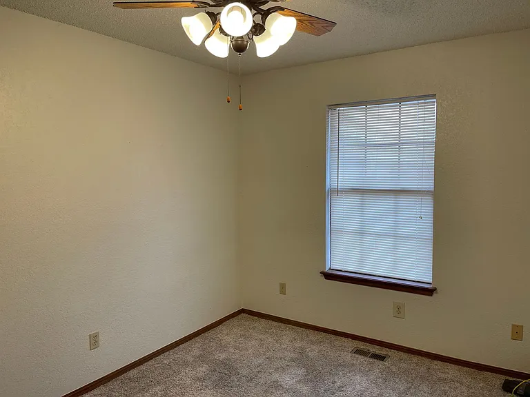 8401 Woodhue Dr — Photo 9