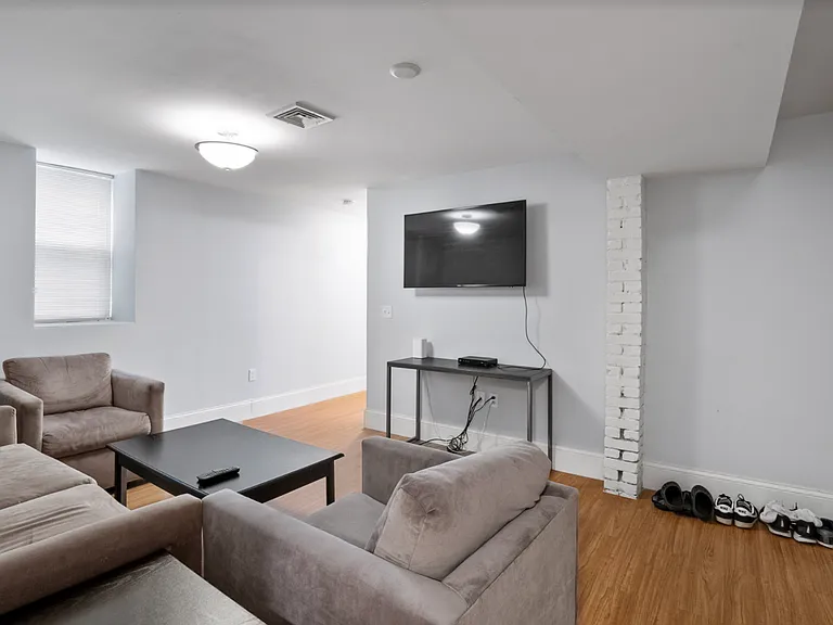 139 Adams St — Photo 11