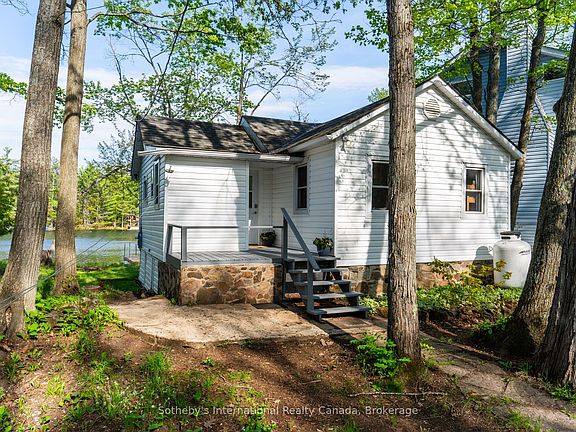 4th image of 1051 Sanderson Rd