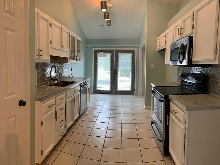 10 Kildare Woods Ct — Photo 7