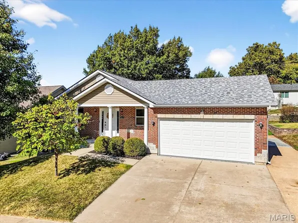12115 Diane Marie Dr, Maryland Heights, MO 63043