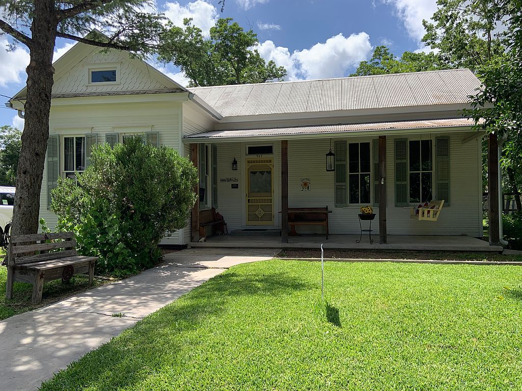 957 W Bridge St - Property Image