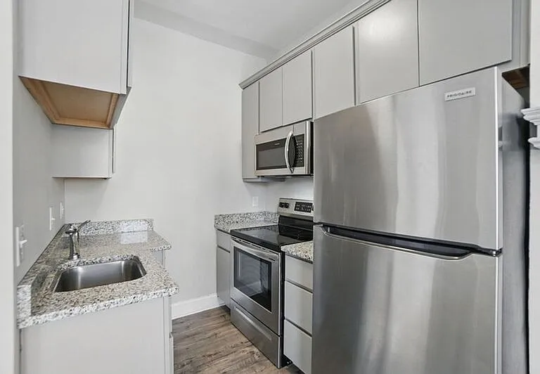 107 W Elder St #B — Photo 10