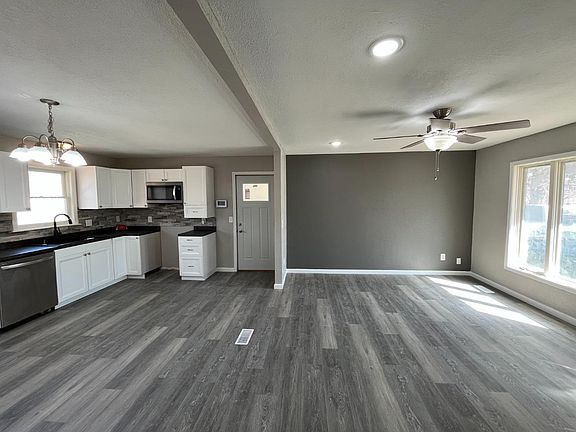 2nd image of 1821 N Sequoyah Dr