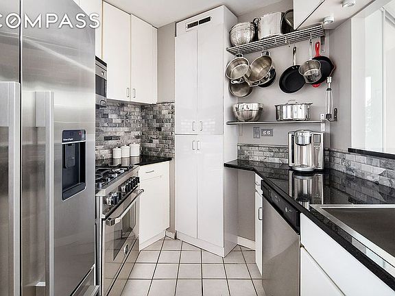 3rd image of 295 Greenwich St APT 5G