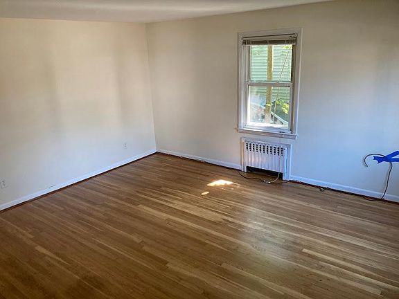 3rd image of 35 Hanford Ave