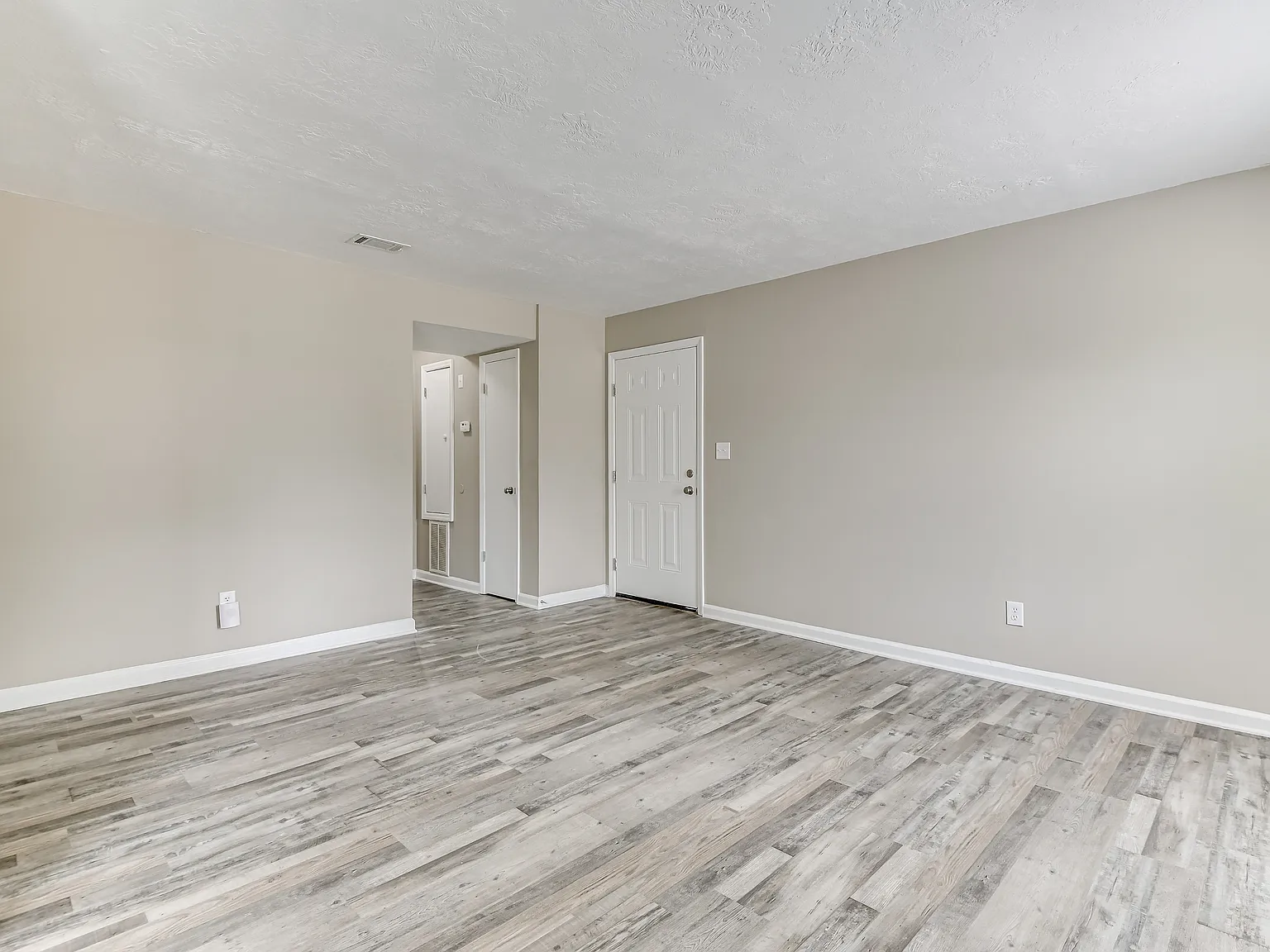Colton Woods Apartments — Photo 2