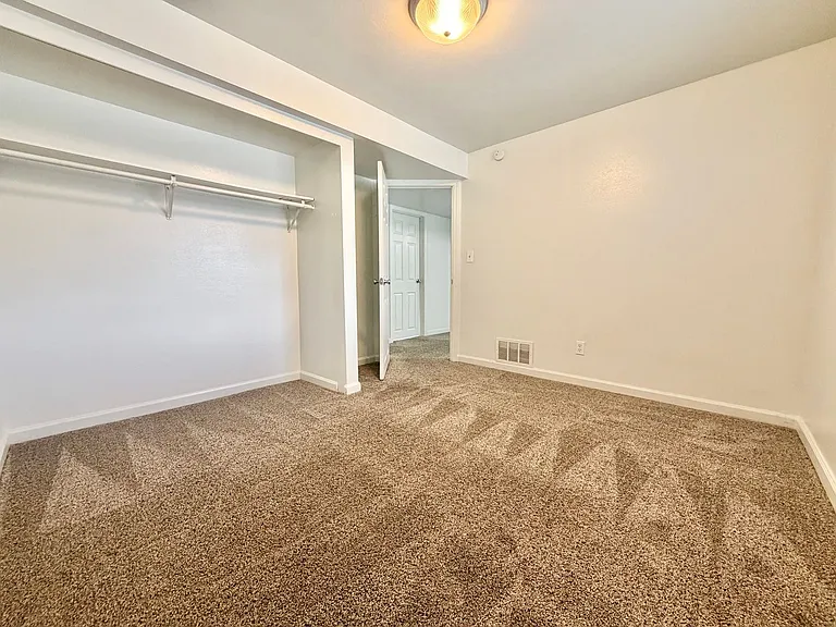 7685 S 2550 W — Photo 2