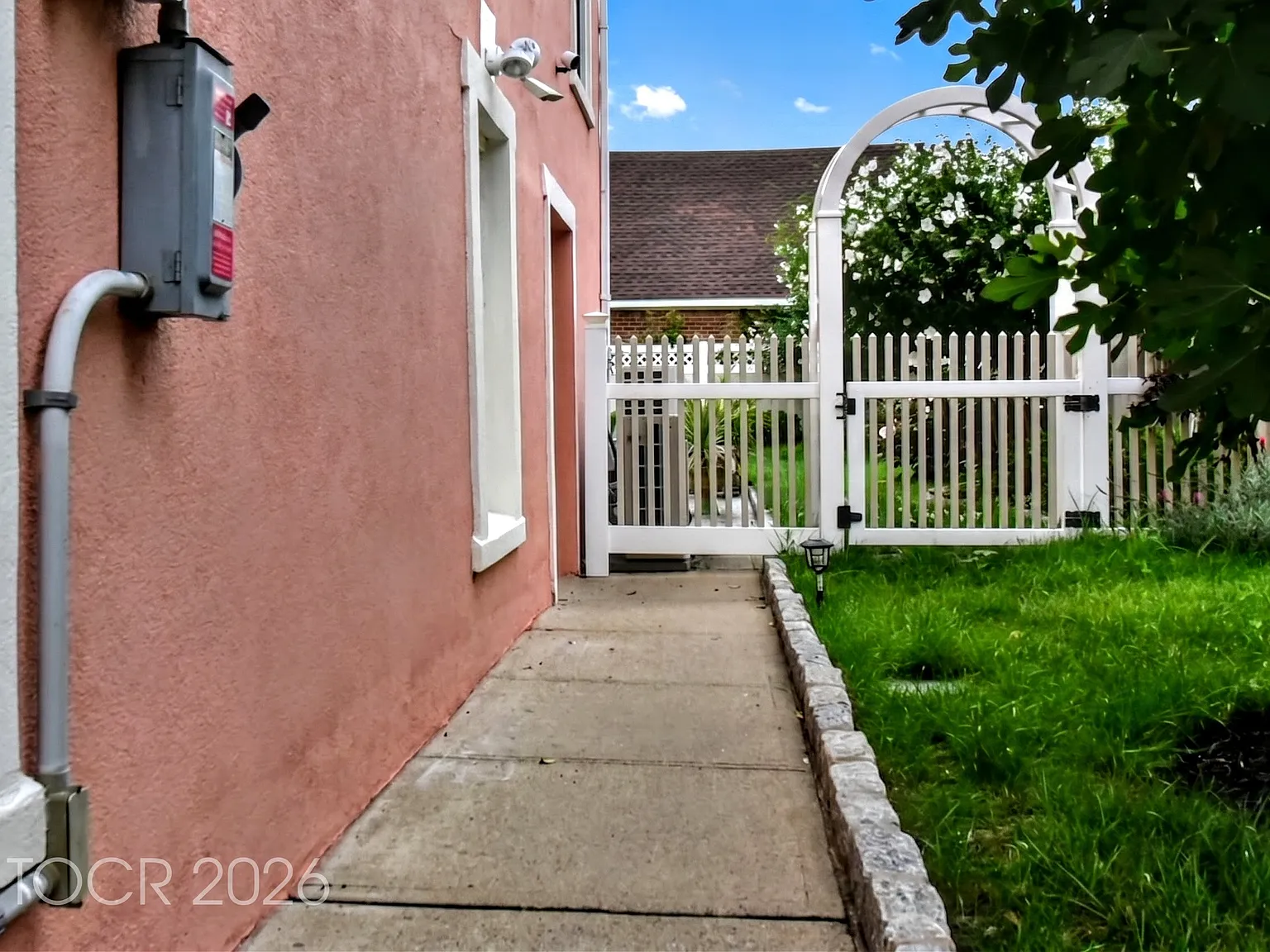 112 Pink St — Photo 2