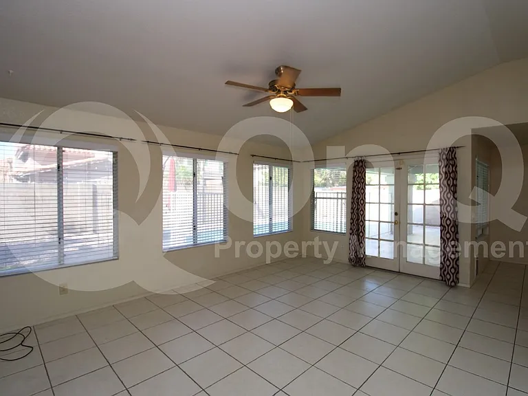 1560 W Kent Dr — Photo 10