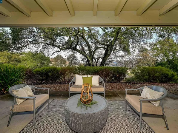 3120 Ptarmigan Dr APT 4, Walnut Creek, CA 94595