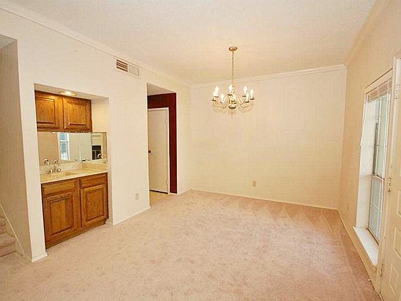 3rd image of 921 Marine Dr APT 323